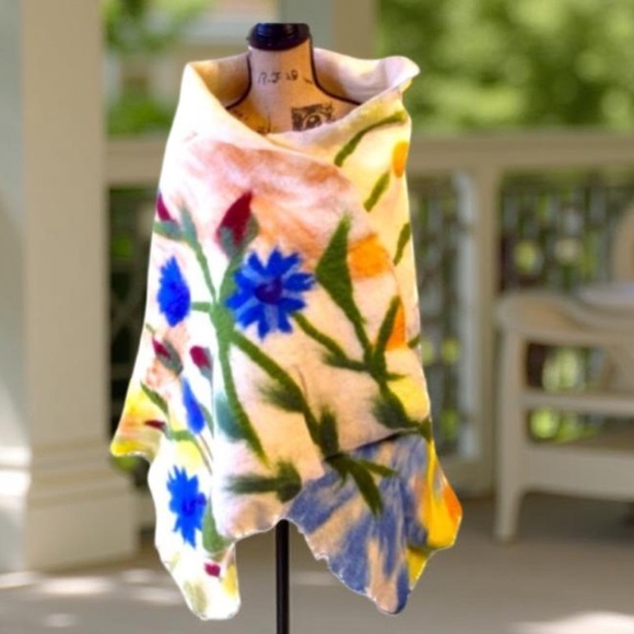 Wool Shawl-Floral Wool Wrap, Handcrafted  wool cape One Of A Kind OOAK - Picture 5 of 13
